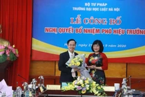Công bố Nghị quyết bổ nhiệm Phó Hiệu trưởng Đại học Luật Hà Nội