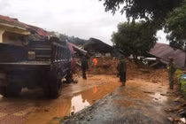 Những hình ảnh đầu tiên tại hiện trường vụ sạt lở đất vùi lấp 20 cán bộ, chiến sĩ ở Quảng Trị