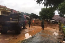 Những hình ảnh đầu tiên tại hiện trường vụ sạt lở đất vùi lấp 20 cán bộ, chiến sĩ ở Quảng Trị