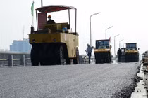 Cận cảnh 'đại công trường' sửa chữa mặt cầu Thăng Long trước ngày thông xe