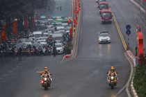 Hàng nghìn cảnh sát dẫn đoàn, phân luồng bảo vệ Đại hội Đảng