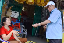 Những người “gỡ rối” cho khu phố