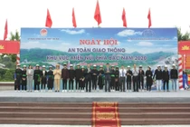 Honda Việt Nam trao tặng 1.000 mũ bảo hiểm cho người dân Yên Bái