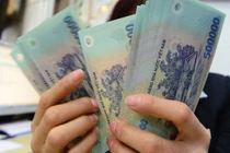 Công chức, viên chức sẽ không được nhận tiền bồi dưỡng, chi ngoài lương