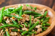 Dinh dưỡng học đường: Chất đạm và chất béo đối với học sinh tiểu học 