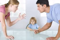 Nuôi con kiểu Tây, mẹ Việt nên xem xét lại