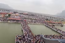 Bộ Văn hóa lên tiếng trước tình trạng "chen chúc" tại chùa Tam Chúc