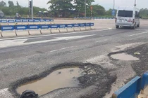 Ổ gà, ổ voi tái xuất trên cao tốc 34.000 tỷ Đà Nẵng - Quảng Ngãi