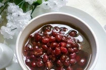 Chè đậu đỏ chữa tiểu khó