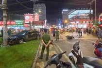 Vụ ô tô tông 8 xe máy, 10 người nhập viện: Nữ tài xế nhầm chân ga