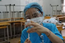 Tiêm vaccine COVID-19 mũi 2 trễ hạn có bị ảnh hưởng và phải tiêm lại từ đầu?