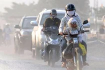 Không khí Hà Nội ở mức "báo động", khuyến cáo người dân hạn chế ra ngoài