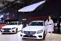 Vietnam Motor Show 2019: Mẫu đẹp - xế sang, gian hàng của Mercedes-Benz hút khách