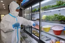 Ban Quản lý An toàn Thực phẩm TPHCM lấy mẫu kiểm soát virus SARS-CoV-2 đối với thực phẩm nhập khẩu 