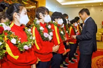 Đội tuyển bóng đá nữ đã về nước trong sự đón tiếp nồng nhiệt