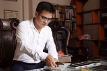 Chuyện về giảng viên xin điện thoại cũ, sửa xuyên đêm tặng học trò nghèo