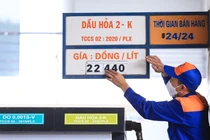 Giá xăng tiếp tục giảm