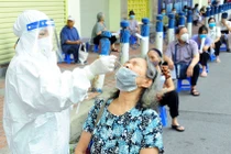 Số ca COVID-19 tăng mạnh, nhiều F0 chuyển nặng: Có đáng ngại? 