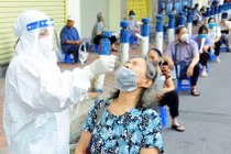 Số ca COVID-19 tăng mạnh, nhiều F0 chuyển nặng: Có đáng ngại? 