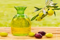 Mách bạn cách trị mụn bằng dầu oliu