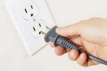 Vì sao cần rút phích cắm máy giặt sau khi sử dụng?