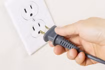 Vì sao cần rút phích cắm máy giặt sau khi sử dụng?