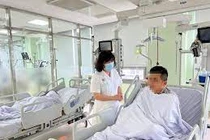 Vụ ngạt khí khi ngủ trên ô tô: Sức khỏe 2 bố con hiện ra sao?