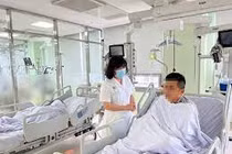 Vụ ngạt khí khi ngủ trên ô tô: Sức khỏe 2 bố con hiện ra sao?