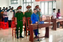 Dùng xà beng đánh cha tử vong, con trai lĩnh 18 năm tù