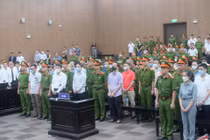 Vụ “chuyến bay giải cứu”: 54 người trước vành móng ngựa, ai “núp trong bóng tối”? 