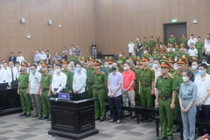 Vụ “chuyến bay giải cứu”: 54 người trước vành móng ngựa, ai “núp trong bóng tối”? 