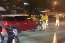 Vi phạm nồng độ cồn, tài xế không chấp hành, lao xe vào cảnh sát giao thông