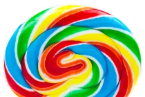 Giật mình, bé gái nuốt cả que kẹo mút vào bụng