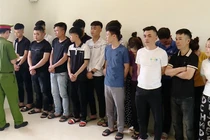 Lừa đảo qua mạng bằng hình thức thuê bóc tỏi, cắt mác quần áo 