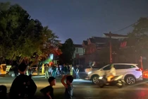 Cây đổ đứt đường dây điện, 3 người trong gia đình tử vong thương tâm