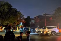 Cây đổ đứt đường dây điện, 3 người trong gia đình tử vong thương tâm