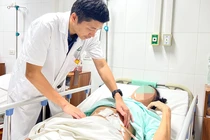 Người phụ nữ ở Hà Nội thủng ruột sau khi ăn yến hầm với táo đỏ