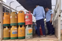 Thu giữ hàng ngàn bình gas nghi nhái thương hiệu