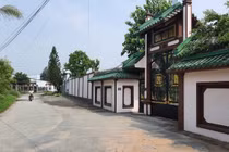 Phát hiện bé gái sơ sinh bị bỏ rơi trước cổng chùa: Hiện trường có gì?