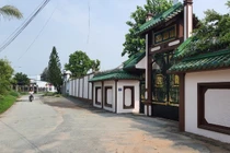 Phát hiện bé gái sơ sinh bị bỏ rơi trước cổng chùa: Hiện trường có gì?