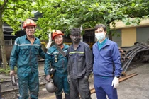 Cứu 2 công nhân mỏ than mắc kẹt trong hầm lò ở Quảng Ninh