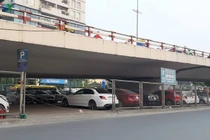 Cho phép trông giữ xe dưới gầm cầu cạn chỉ là biện pháp tạm thời 