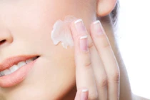 Người bị viêm da cơ địa chọn kem dưỡng ẩm thế nào cho phù hợp