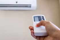 Treo khăn ẩm trong phòng điều hòa mang lại lợi ích gì?