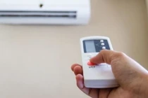 Treo khăn ẩm trong phòng điều hòa mang lại lợi ích gì?