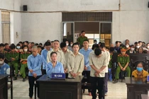 Mua bán nhiều thiếu nữ phục vụ quán karaoke, "nữ quái" và đồng bọn lĩnh án