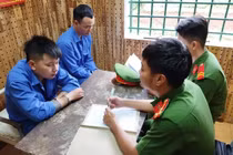 Bắt nhóm đối tượng cho vay lãi nặng lên đến 556%/năm