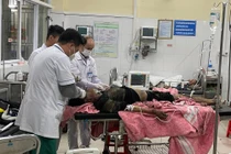 Hải Phòng: Cứu một người mắc kẹt trong đám cháy bị suy hô hấp