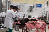 Hải Phòng: Cứu một người mắc kẹt trong đám cháy bị suy hô hấp