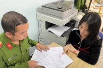 Chờ thụ án, cựu nhân viên ngân hàng vẫn lừa đảo hơn 800 triệu 